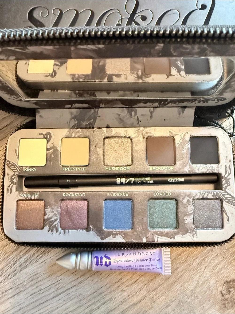 Urban Decay Smoked Eyeshadow Palette Set w/FULL SIZE Eyeliner & Primer Potion